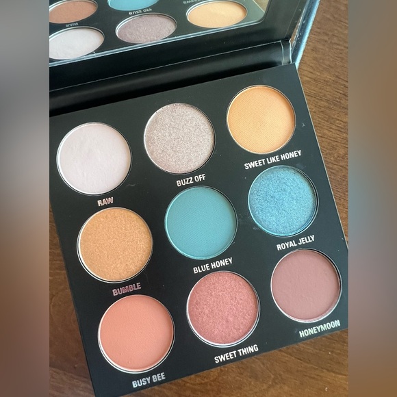 Kylie Jenner Blue Honey Eye Shadow Pallet - Picture 1 of 4